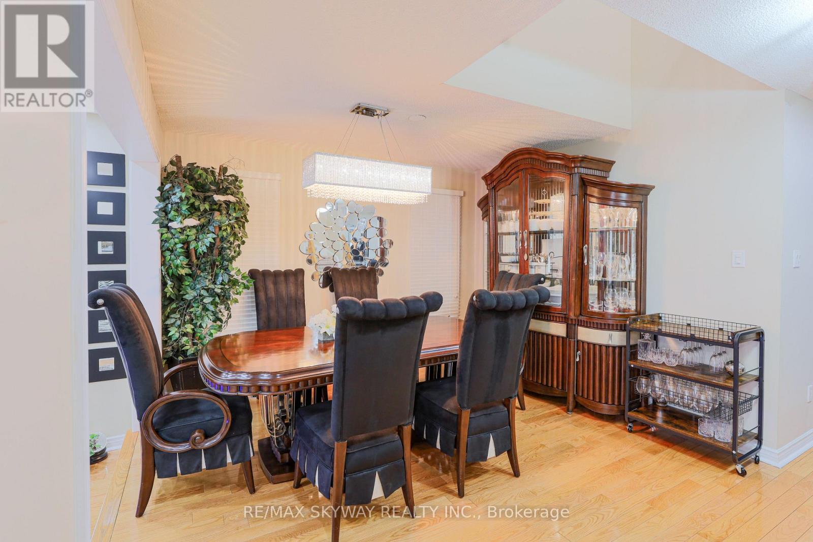 118 Leeward Drive, Brampton, Ontario  L6S 5V9 - Photo 11 - W12480555