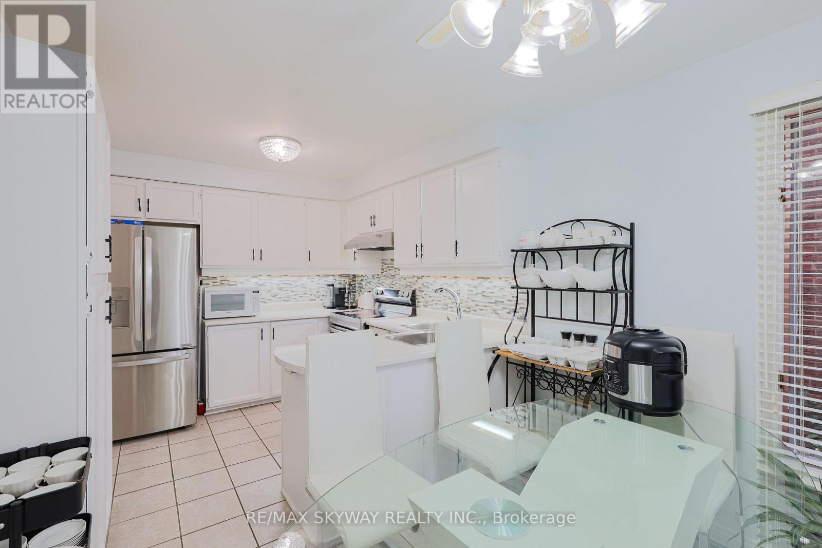 118 Leeward Drive, Brampton, Ontario  L6S 5V9 - Photo 17 - W12480555