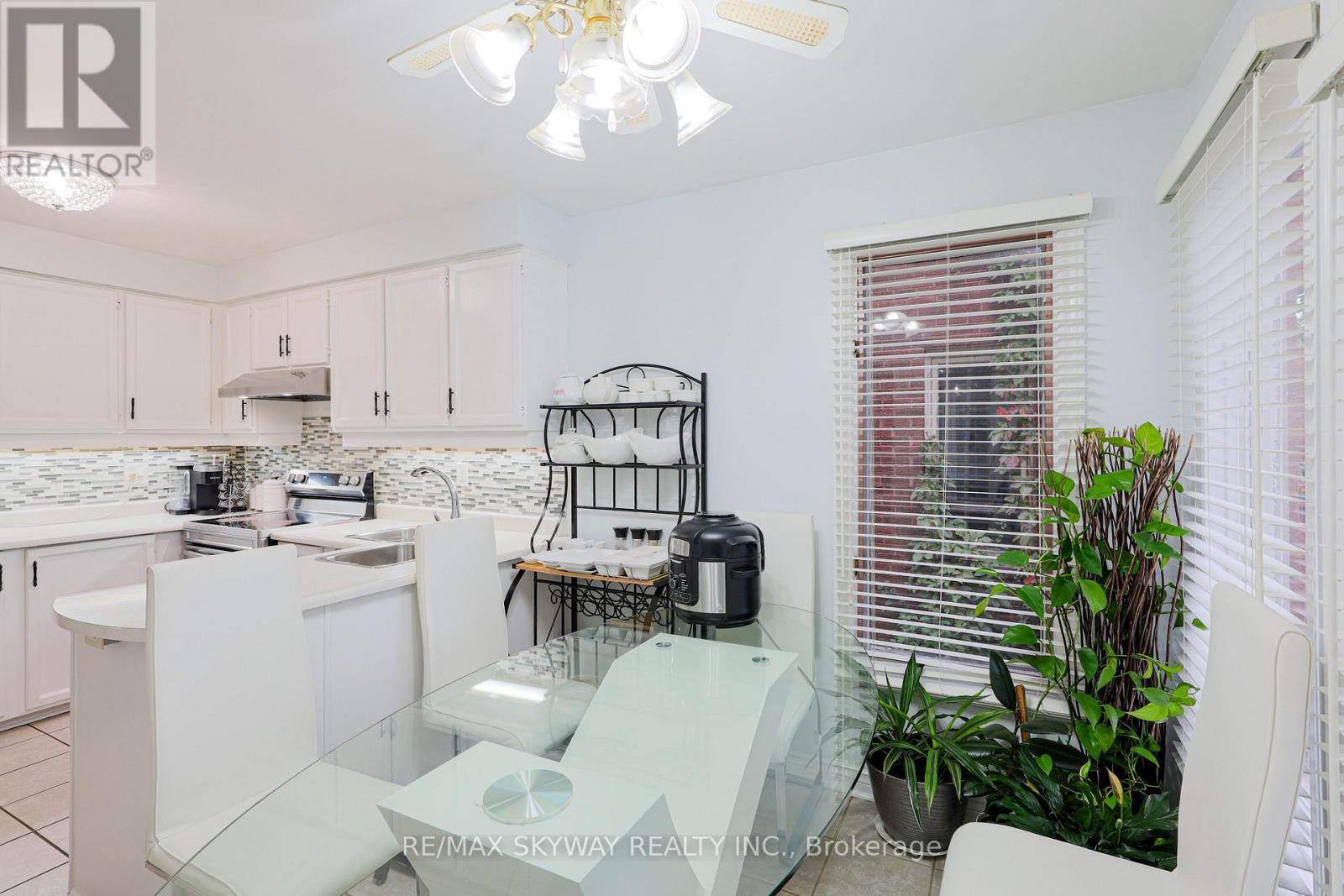 118 Leeward Drive, Brampton, Ontario  L6S 5V9 - Photo 18 - W12480555