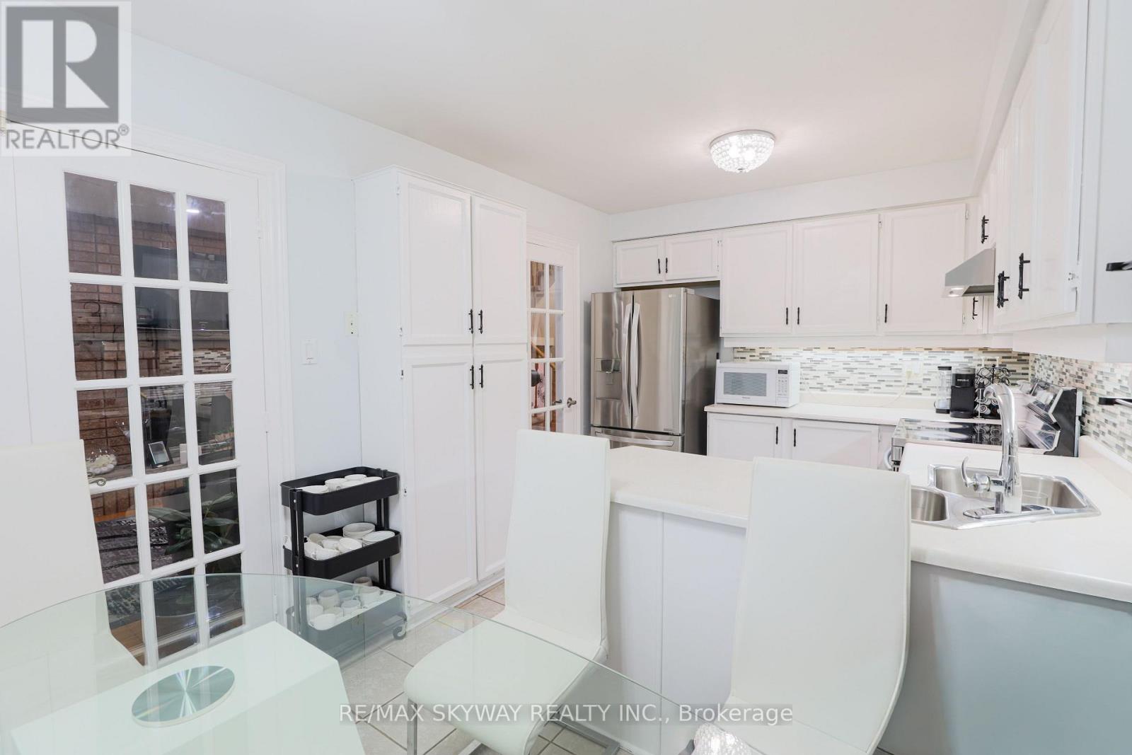 118 Leeward Drive, Brampton, Ontario  L6S 5V9 - Photo 19 - W12480555
