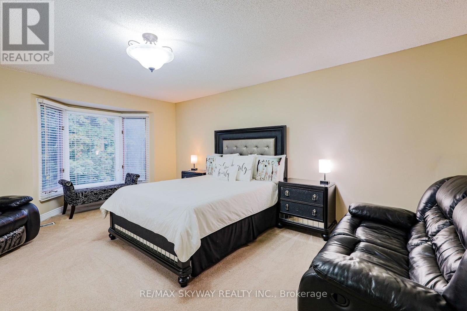 118 Leeward Drive, Brampton, Ontario  L6S 5V9 - Photo 23 - W12480555
