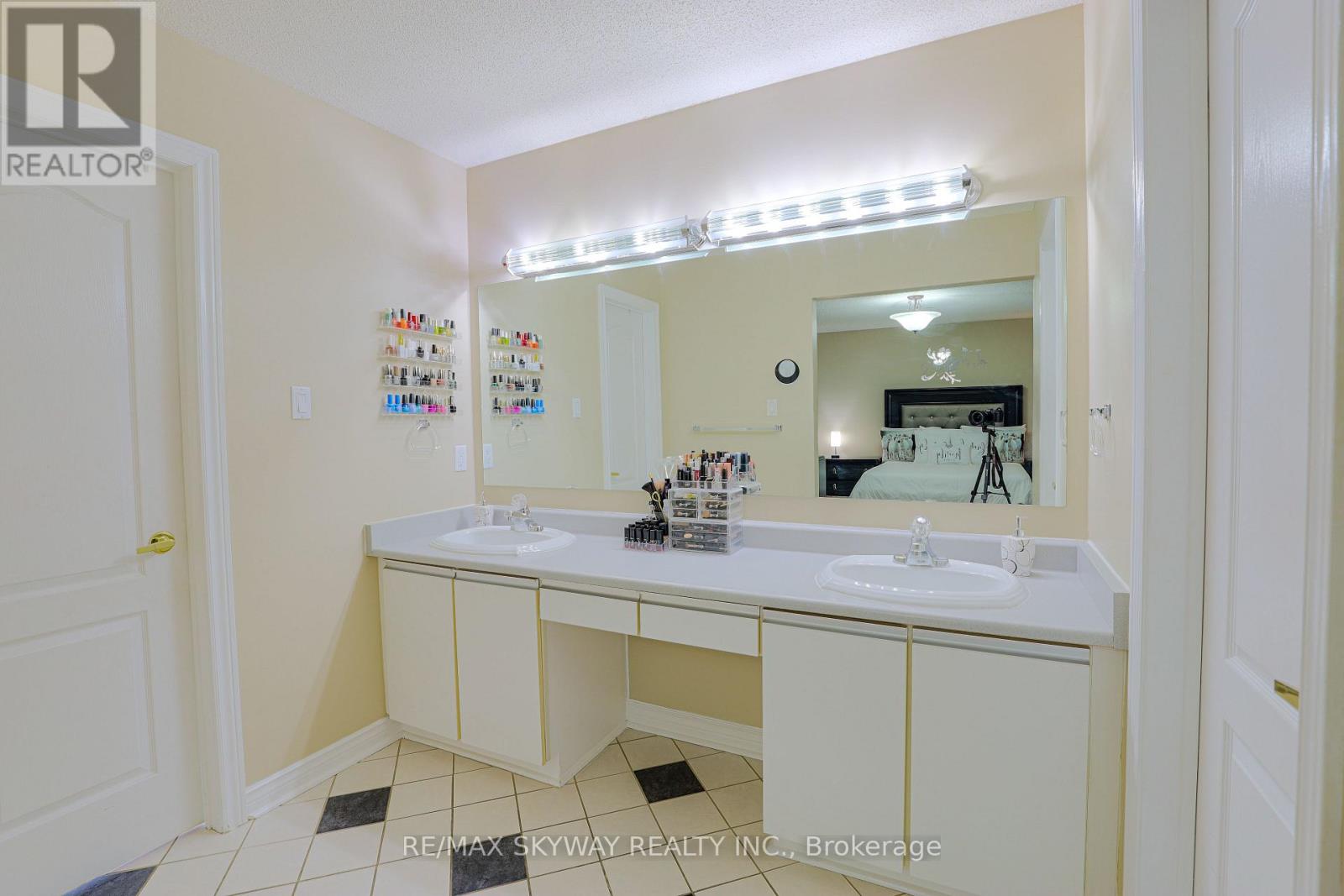 118 Leeward Drive, Brampton, Ontario  L6S 5V9 - Photo 26 - W12480555