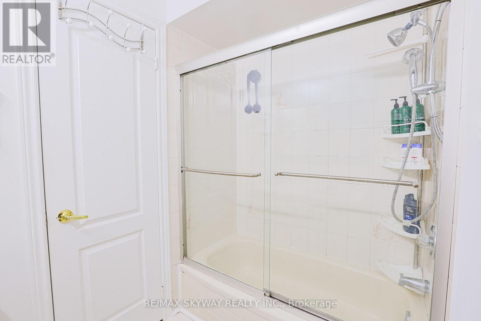 118 Leeward Drive, Brampton, Ontario  L6S 5V9 - Photo 33 - W12480555