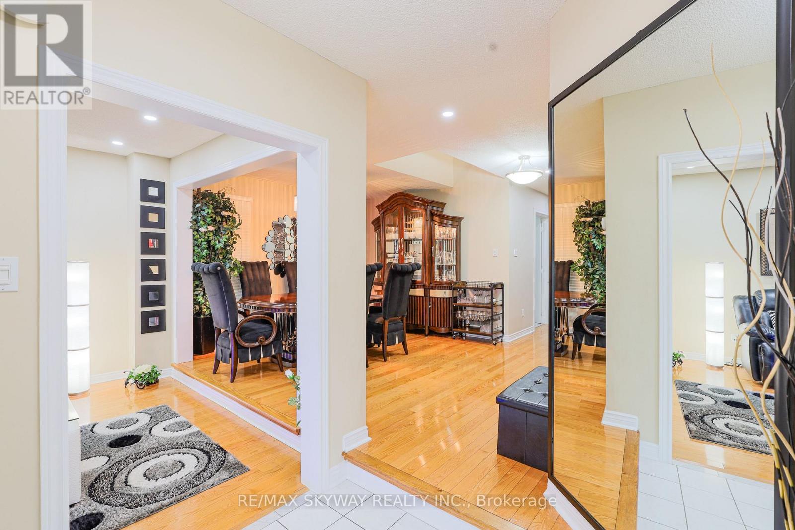 118 Leeward Drive, Brampton, Ontario  L6S 5V9 - Photo 7 - W12480555