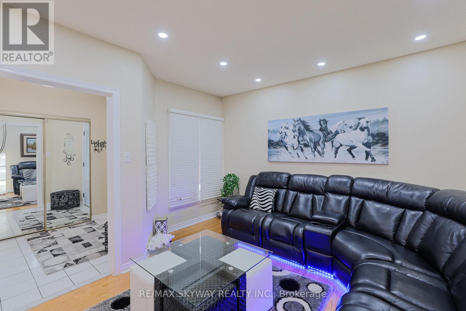 118 Leeward Drive, Brampton, Ontario  L6S 5V9 - Photo 8 - W12480555