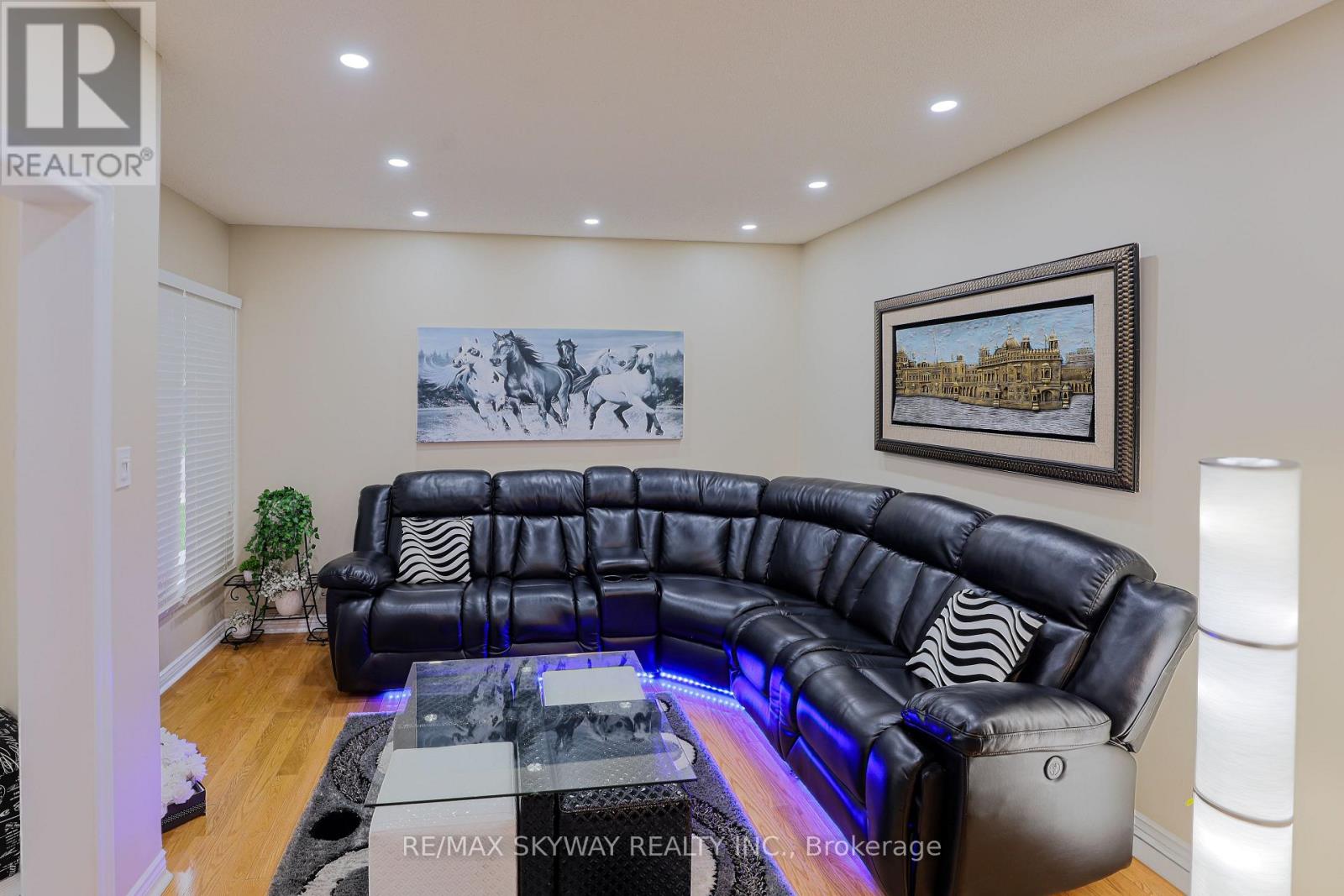 118 Leeward Drive, Brampton, Ontario  L6S 5V9 - Photo 9 - W12480555