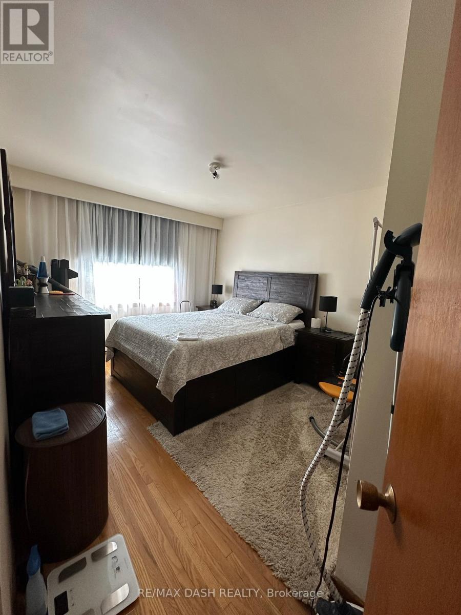 8 Nineteenth Street, Toronto, Ontario  M8V 3L3 - Photo 11 - W12480577