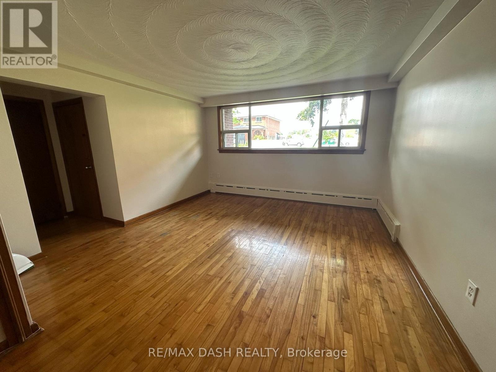 8 Nineteenth Street, Toronto, Ontario  M8V 3L3 - Photo 12 - W12480577
