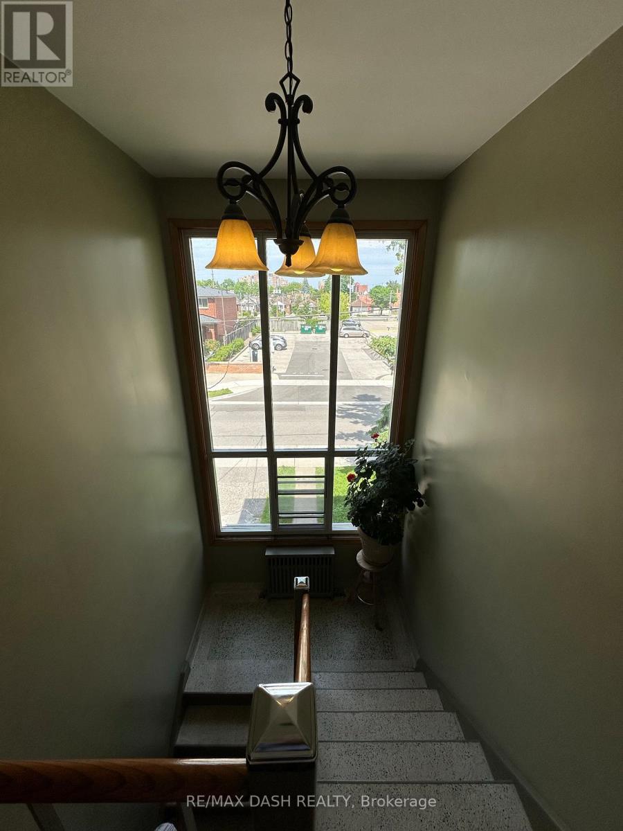8 Nineteenth Street, Toronto, Ontario  M8V 3L3 - Photo 15 - W12480577