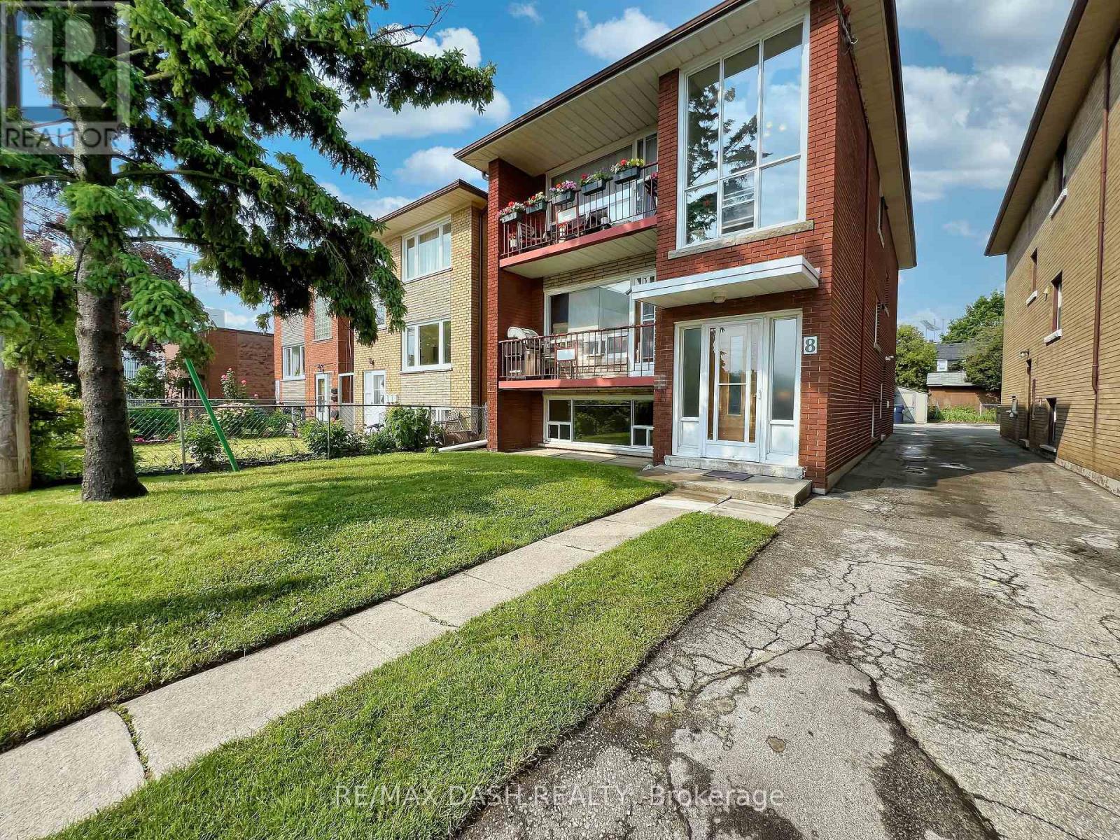 8 Nineteenth Street, Toronto, Ontario  M8V 3L3 - Photo 5 - W12480577