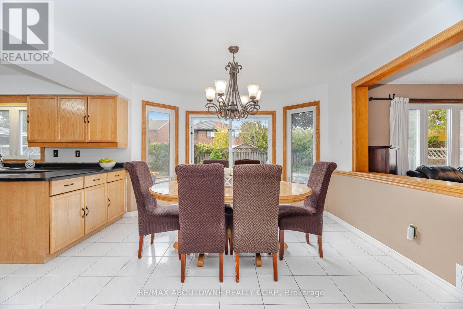 3704 Ketchum Court, Mississauga, Ontario  L5L 4S4 - Photo 13 - W12480590