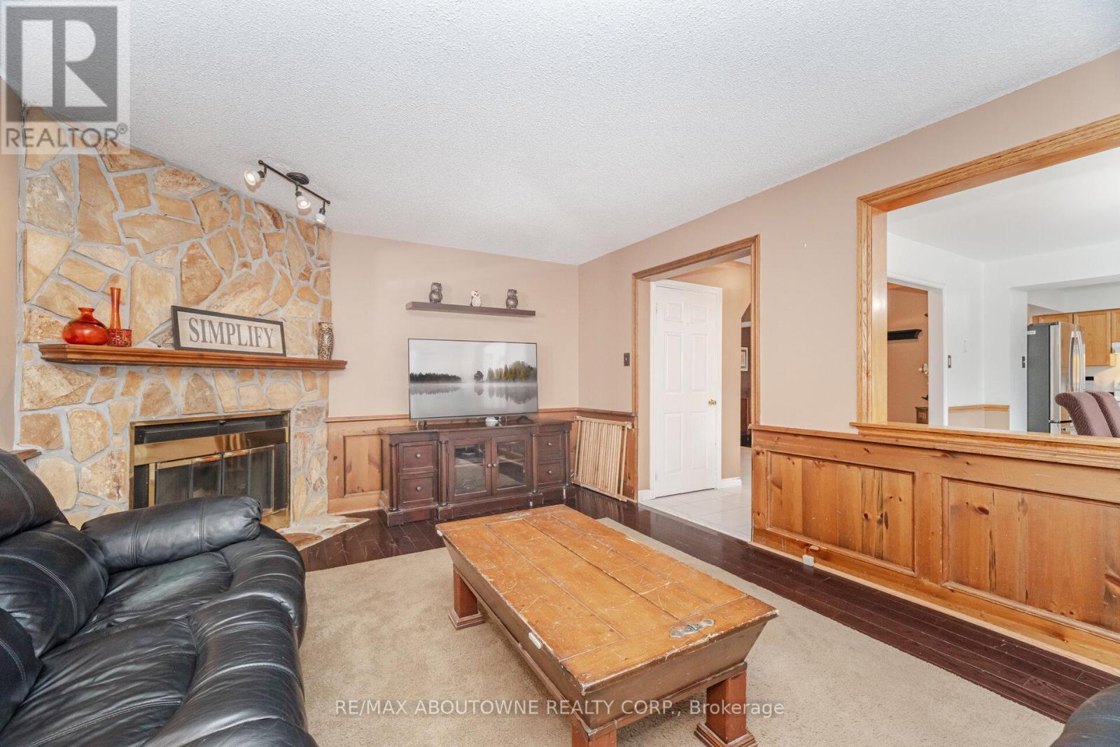 3704 Ketchum Court, Mississauga, Ontario  L5L 4S4 - Photo 15 - W12480590