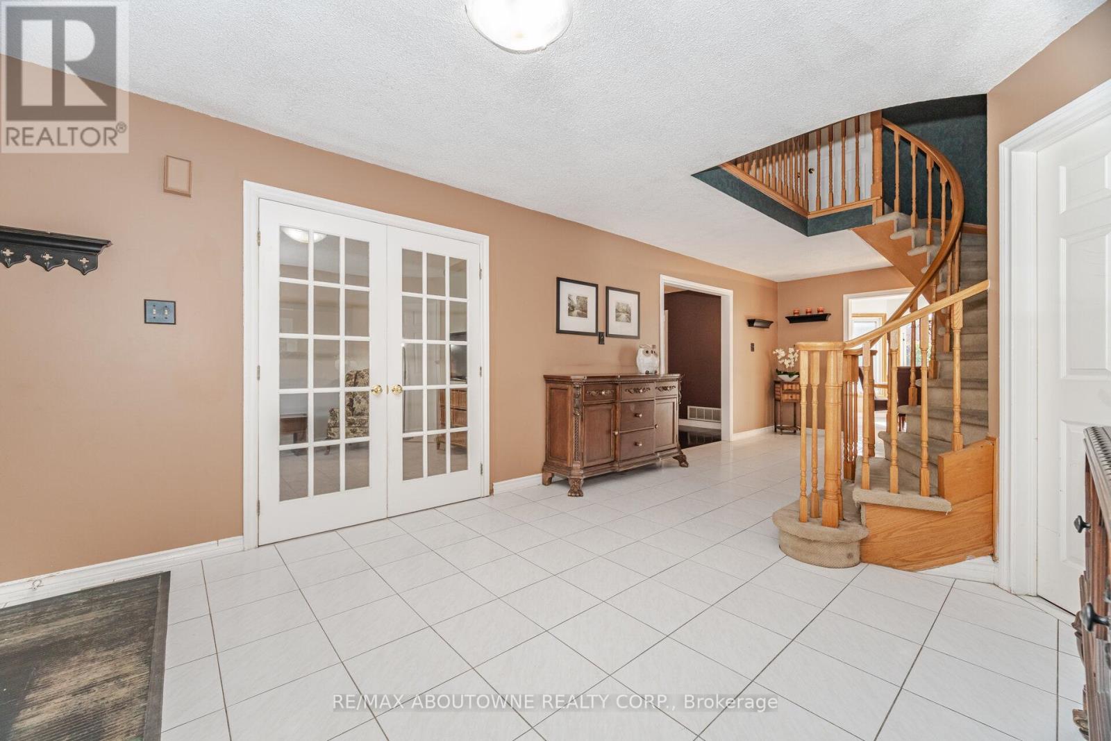 3704 Ketchum Court, Mississauga, Ontario  L5L 4S4 - Photo 16 - W12480590