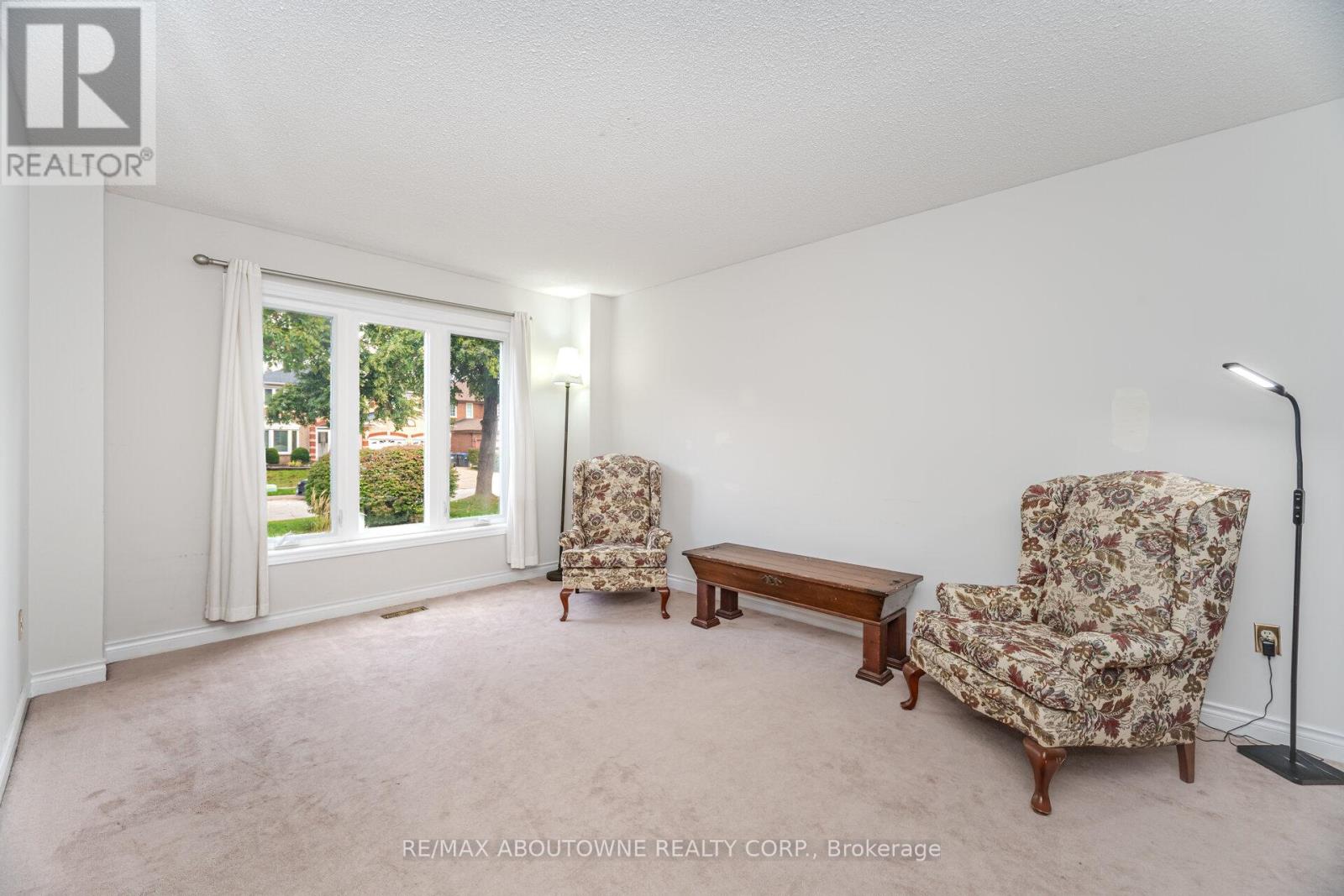 3704 Ketchum Court, Mississauga, Ontario  L5L 4S4 - Photo 17 - W12480590