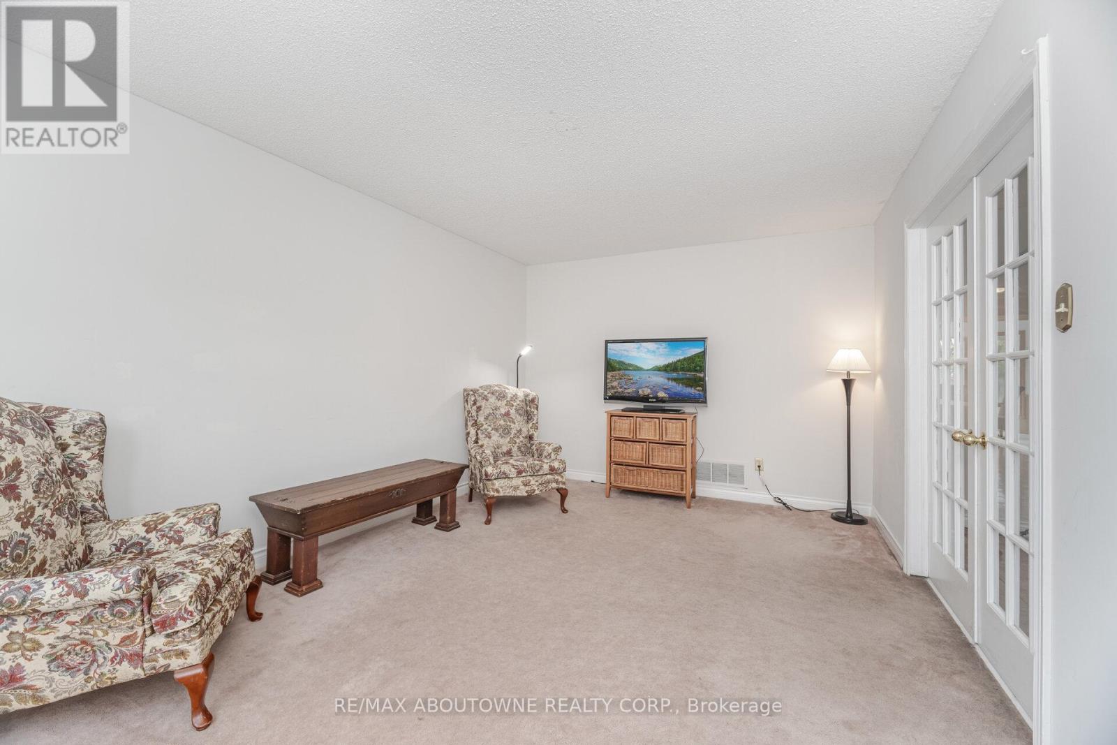 3704 Ketchum Court, Mississauga, Ontario  L5L 4S4 - Photo 18 - W12480590