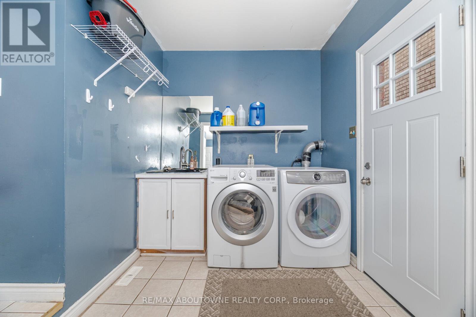 3704 Ketchum Court, Mississauga, Ontario  L5L 4S4 - Photo 21 - W12480590
