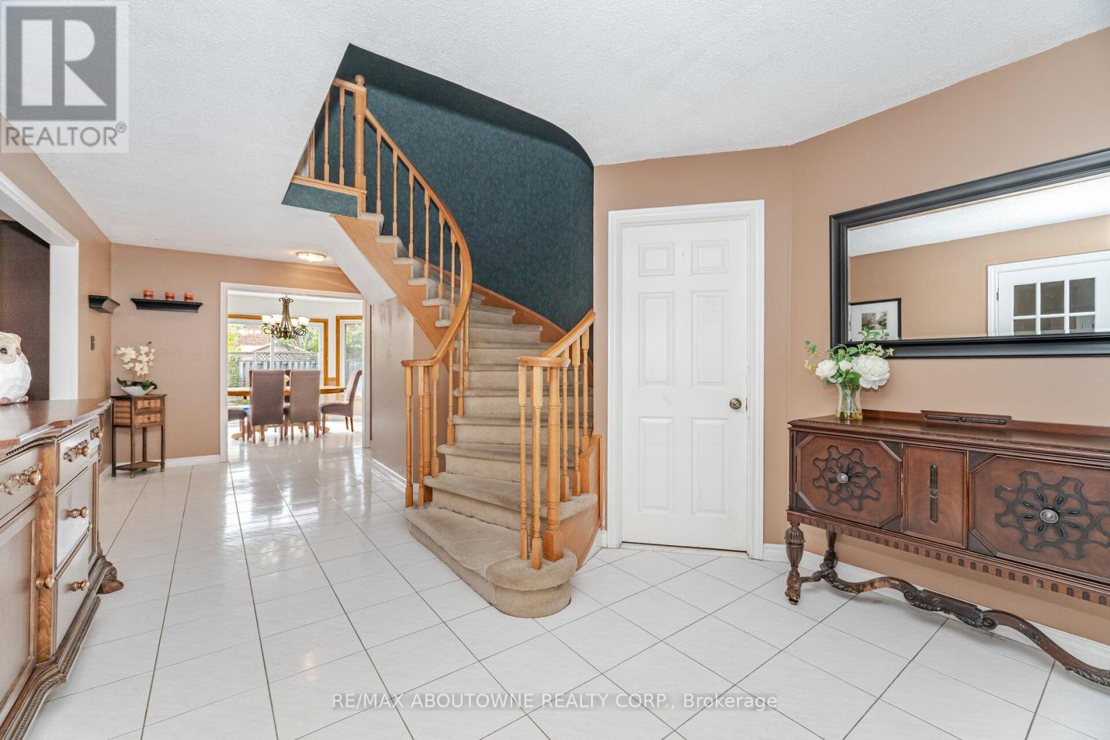 3704 Ketchum Court, Mississauga, Ontario  L5L 4S4 - Photo 23 - W12480590
