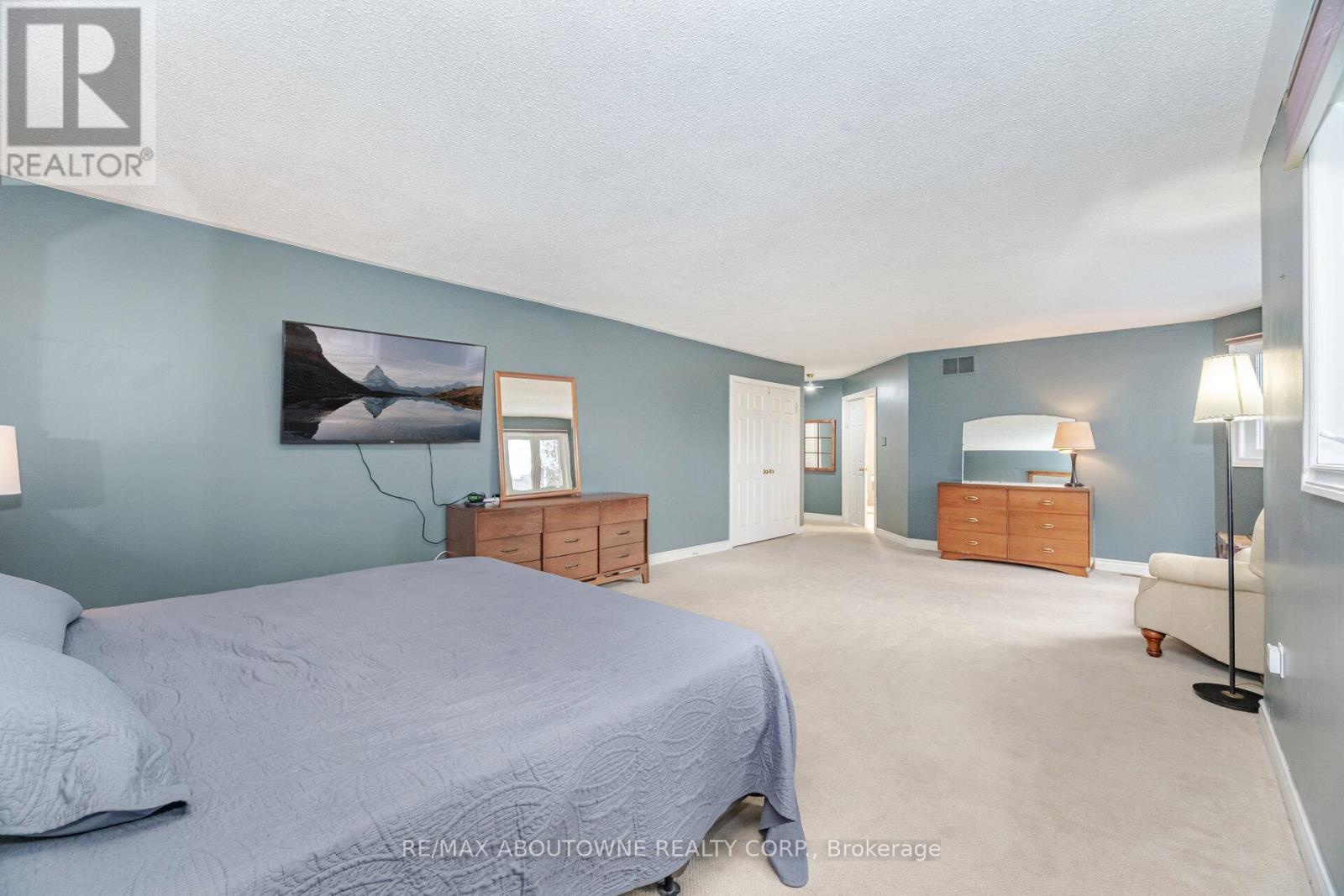 3704 Ketchum Court, Mississauga, Ontario  L5L 4S4 - Photo 28 - W12480590