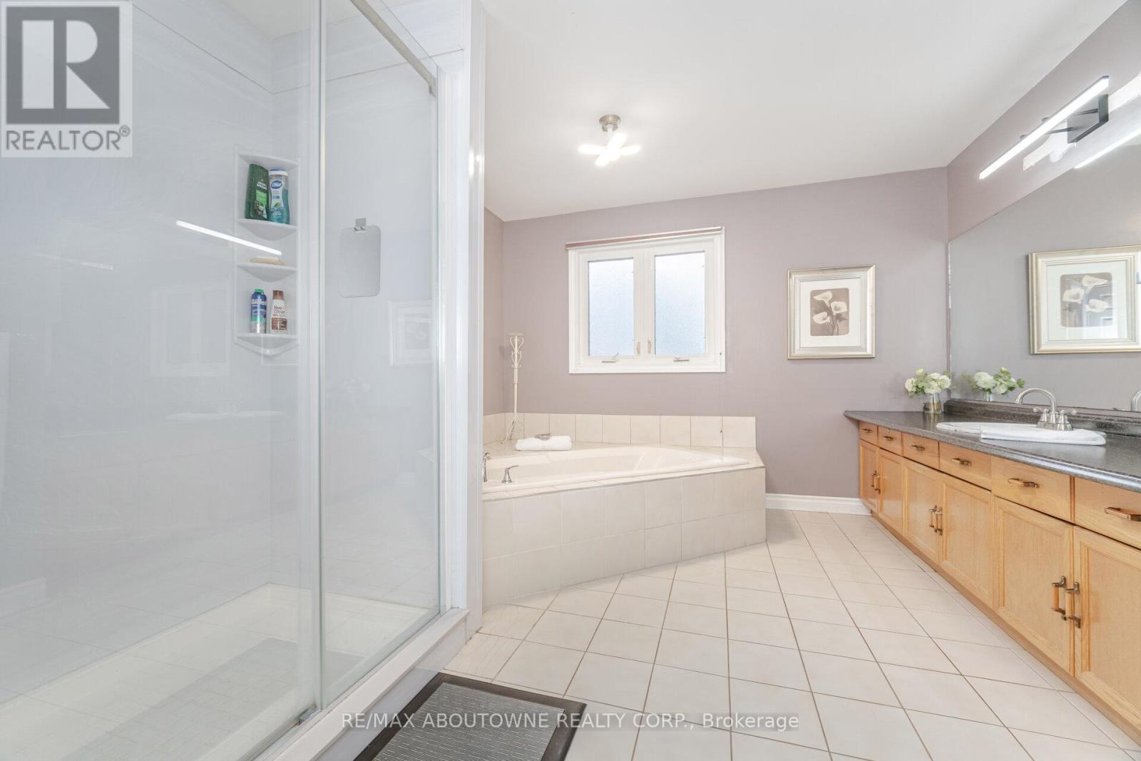 3704 Ketchum Court, Mississauga, Ontario  L5L 4S4 - Photo 29 - W12480590