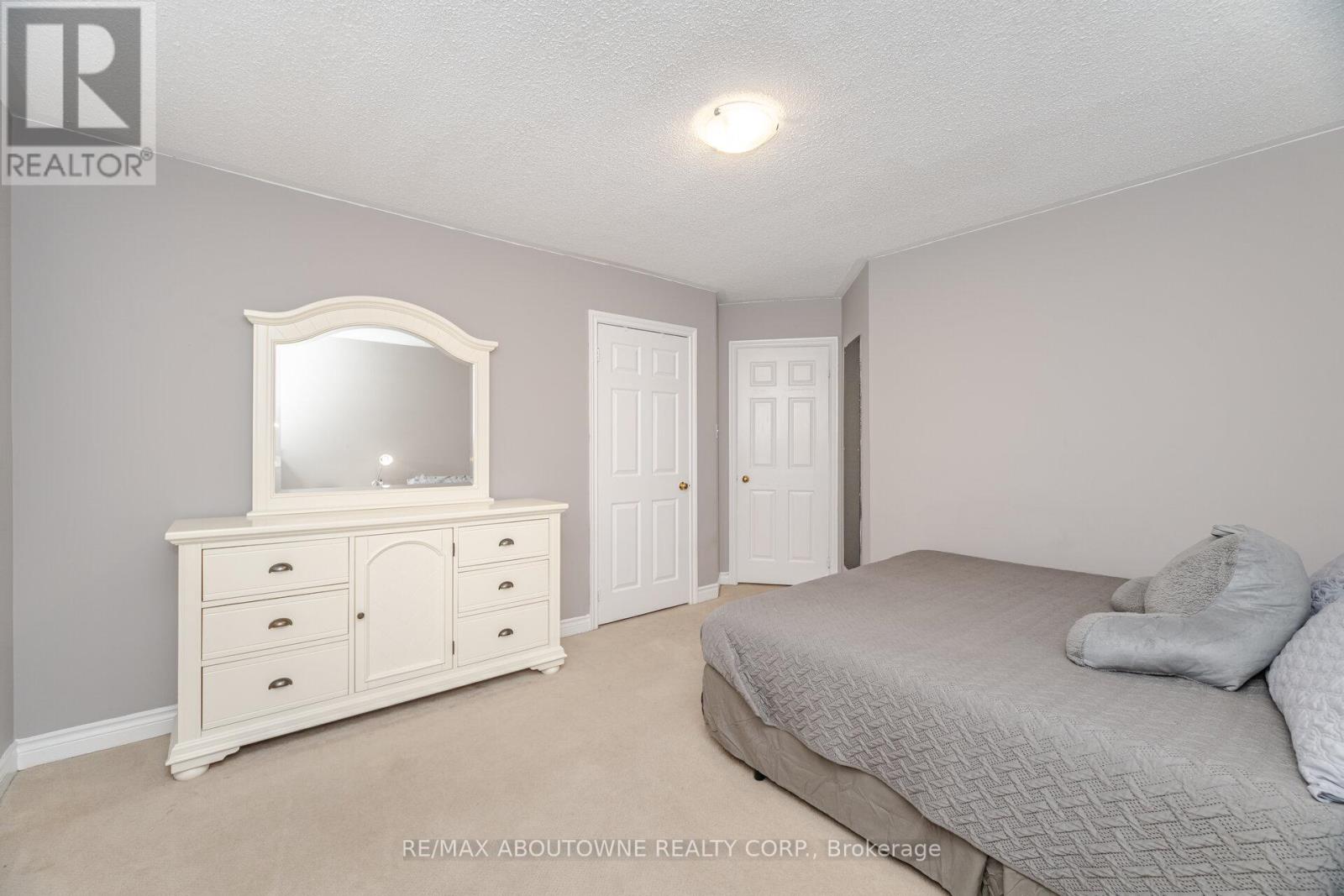 3704 Ketchum Court, Mississauga, Ontario  L5L 4S4 - Photo 33 - W12480590