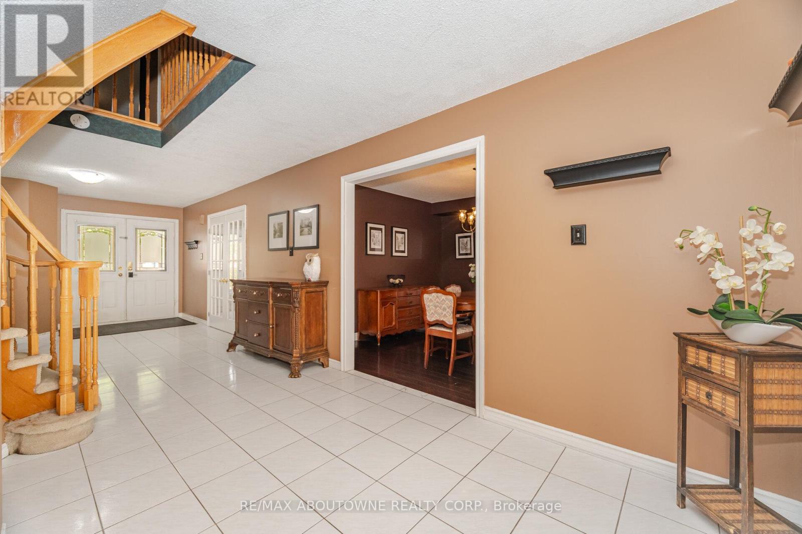 3704 Ketchum Court, Mississauga, Ontario  L5L 4S4 - Photo 6 - W12480590