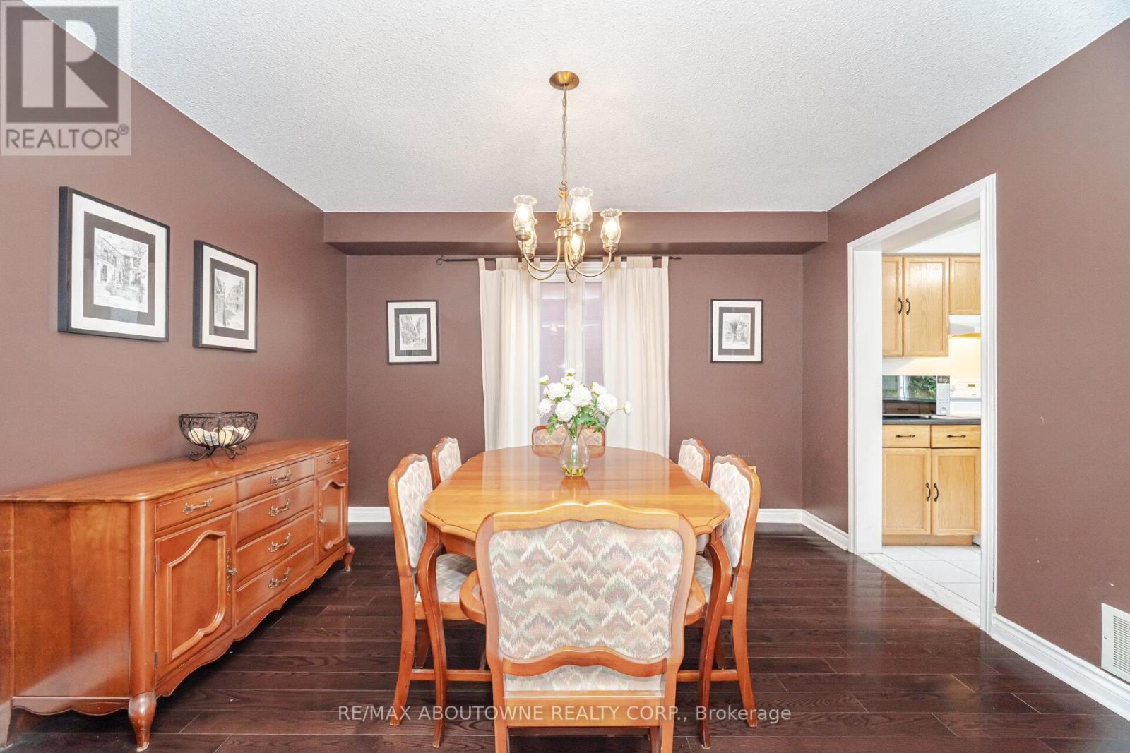 3704 Ketchum Court, Mississauga, Ontario  L5L 4S4 - Photo 8 - W12480590