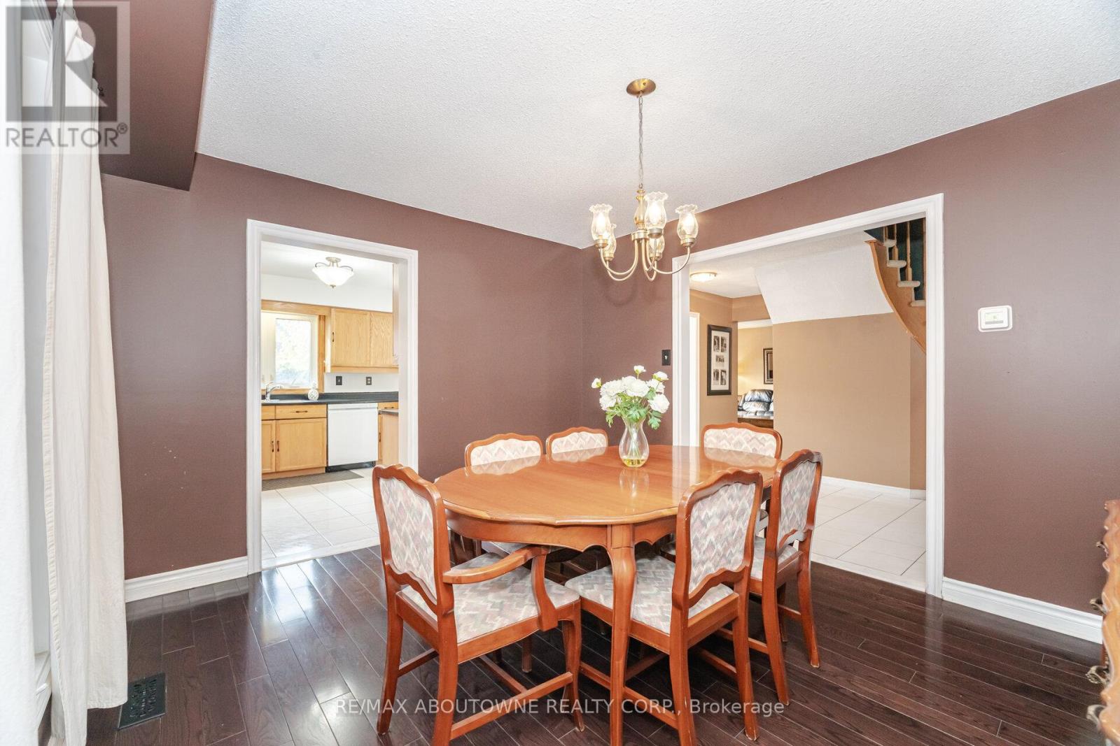 3704 Ketchum Court, Mississauga, Ontario  L5L 4S4 - Photo 9 - W12480590