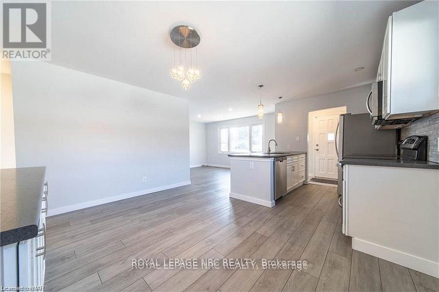5746 Heritage Drive, Niagara Falls (Church's Lane), Ontario  L2J 3J8 - Photo 2 - X12480656