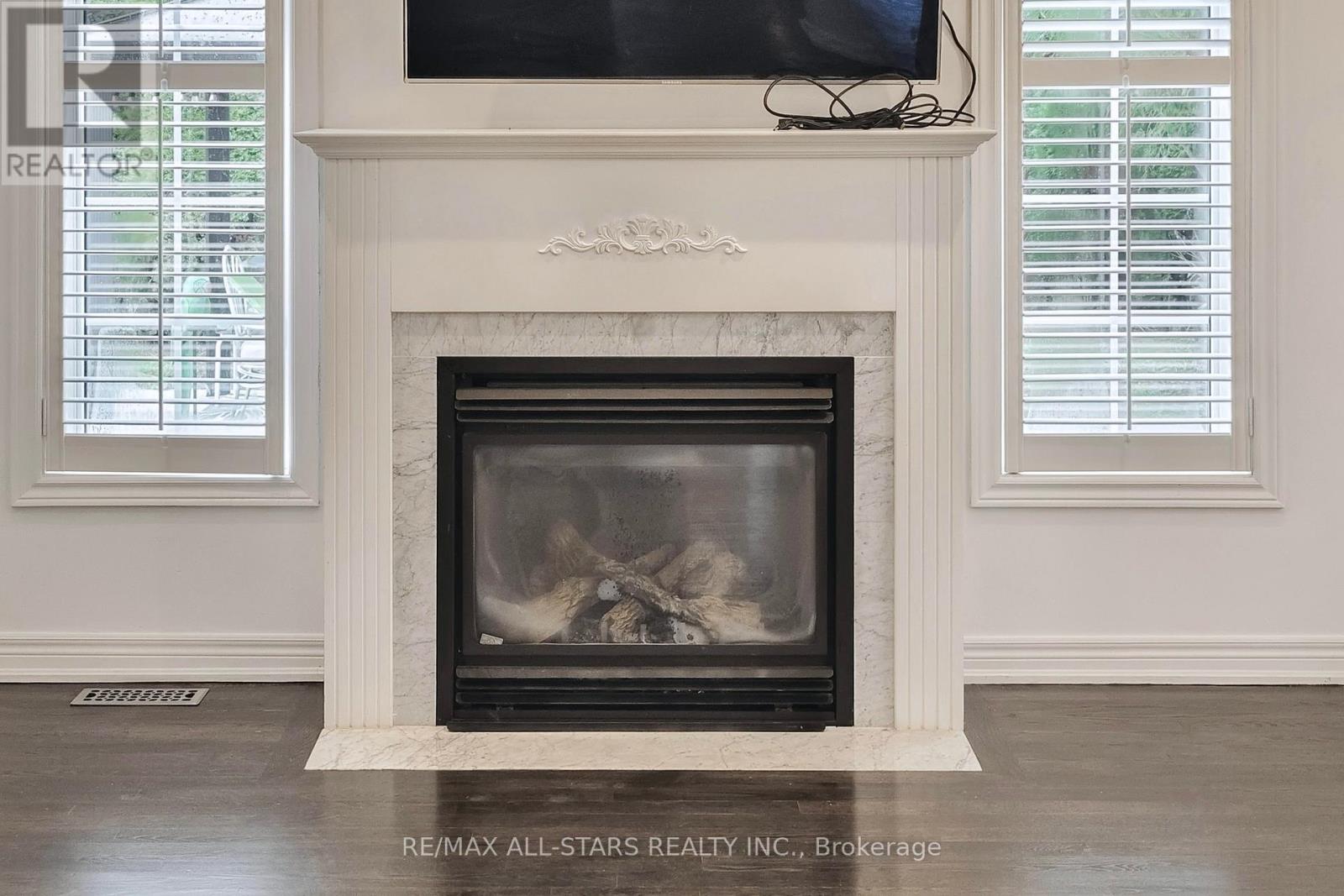 2400 Tesla Crescent, Oakville, Ontario  L6H 7T6 - Photo 18 - W12480334