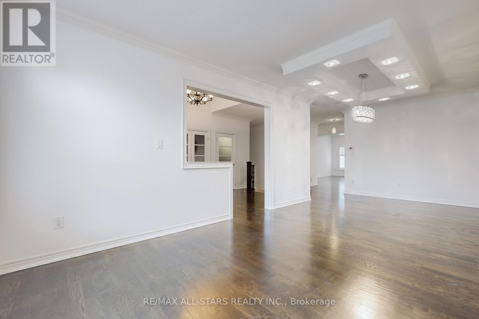 2400 Tesla Crescent, Oakville, Ontario  L6H 7T6 - Photo 14 - W12480334
