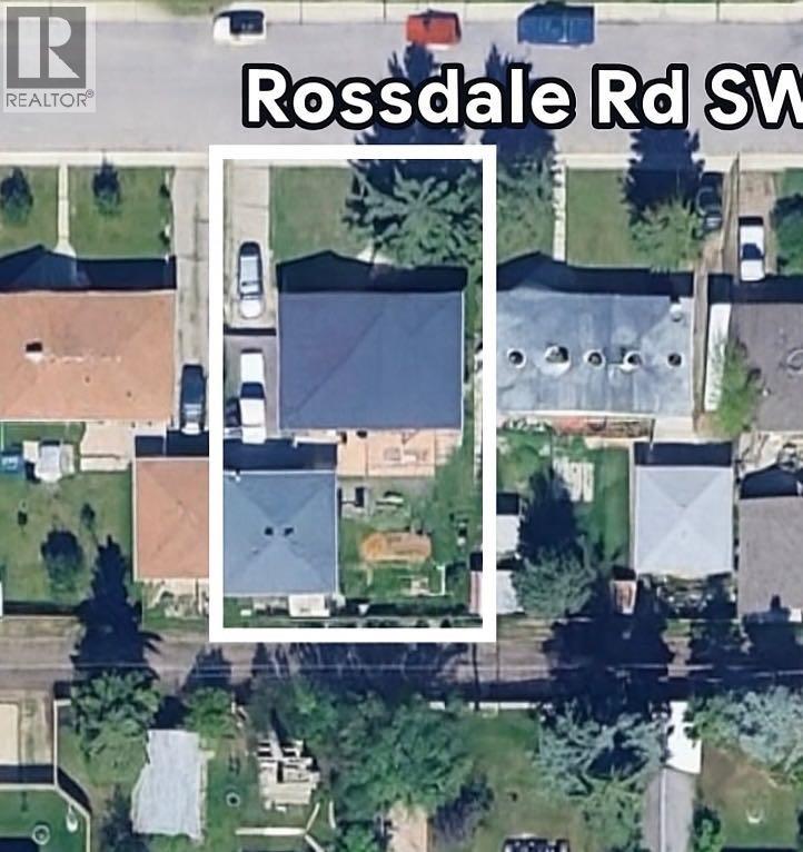 Property at 25 Rossdale Road SW image 5