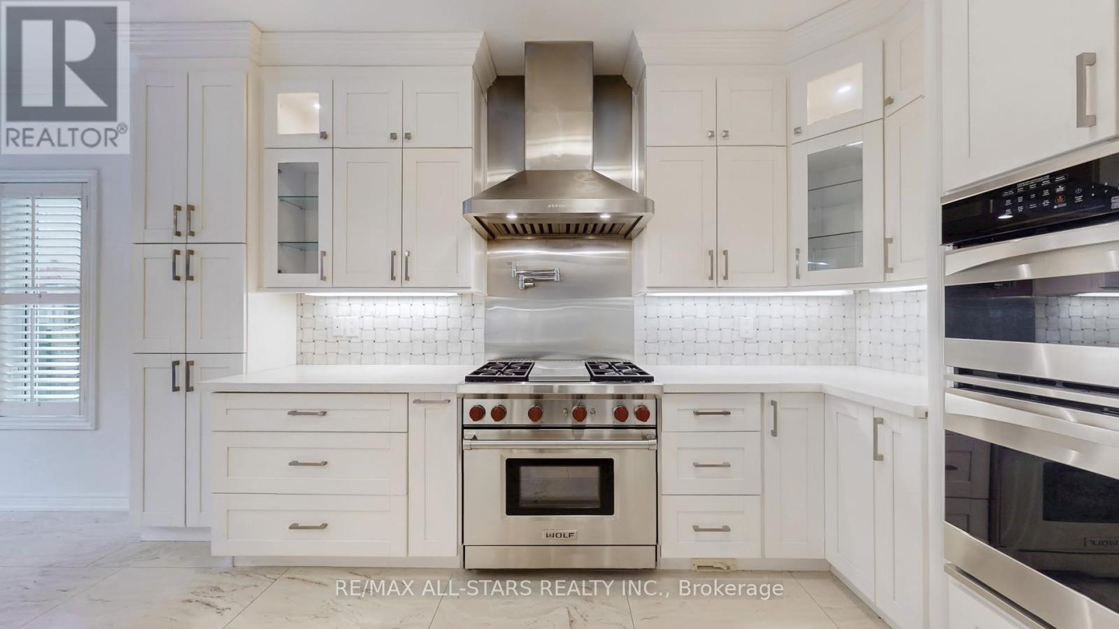 2400 Tesla Crescent, Oakville, Ontario  L6H 7T6 - Photo 3 - W12480334