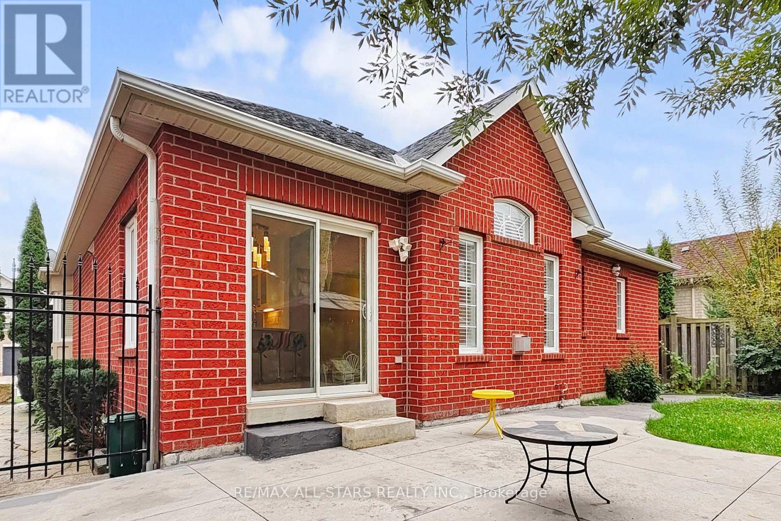 2400 Tesla Crescent, Oakville, Ontario  L6H 7T6 - Photo 40 - W12480334