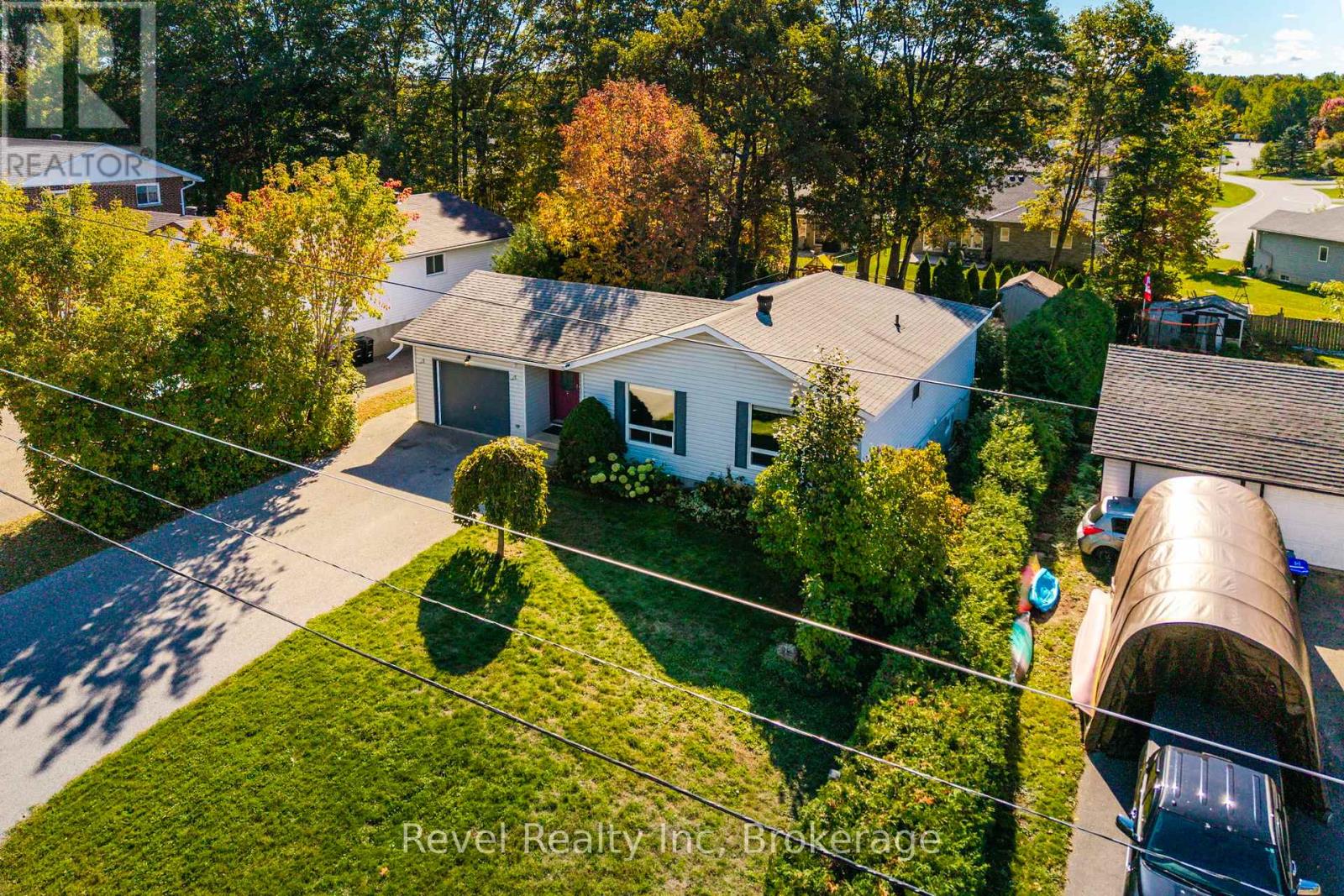 68 Broad Street, Penetanguishene, Ontario  L9M 1G2 - Photo 3 - S12480648