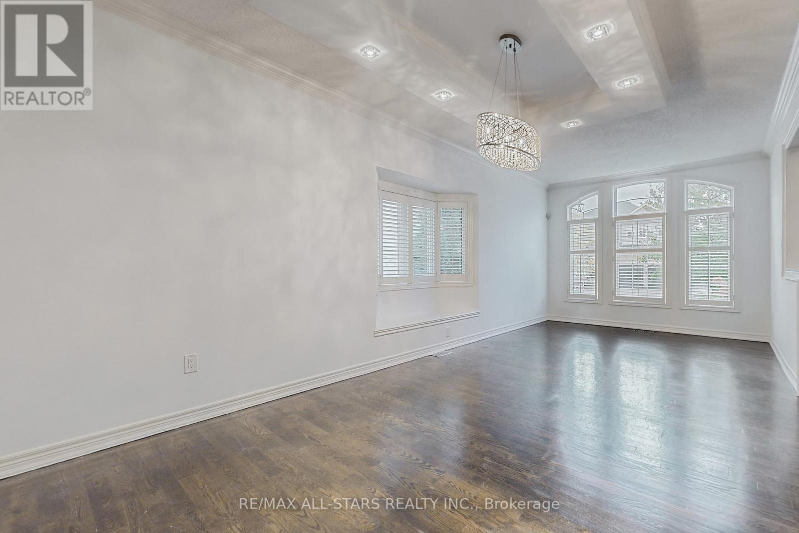2400 Tesla Crescent, Oakville, Ontario  L6H 7T6 - Photo 12 - W12480334