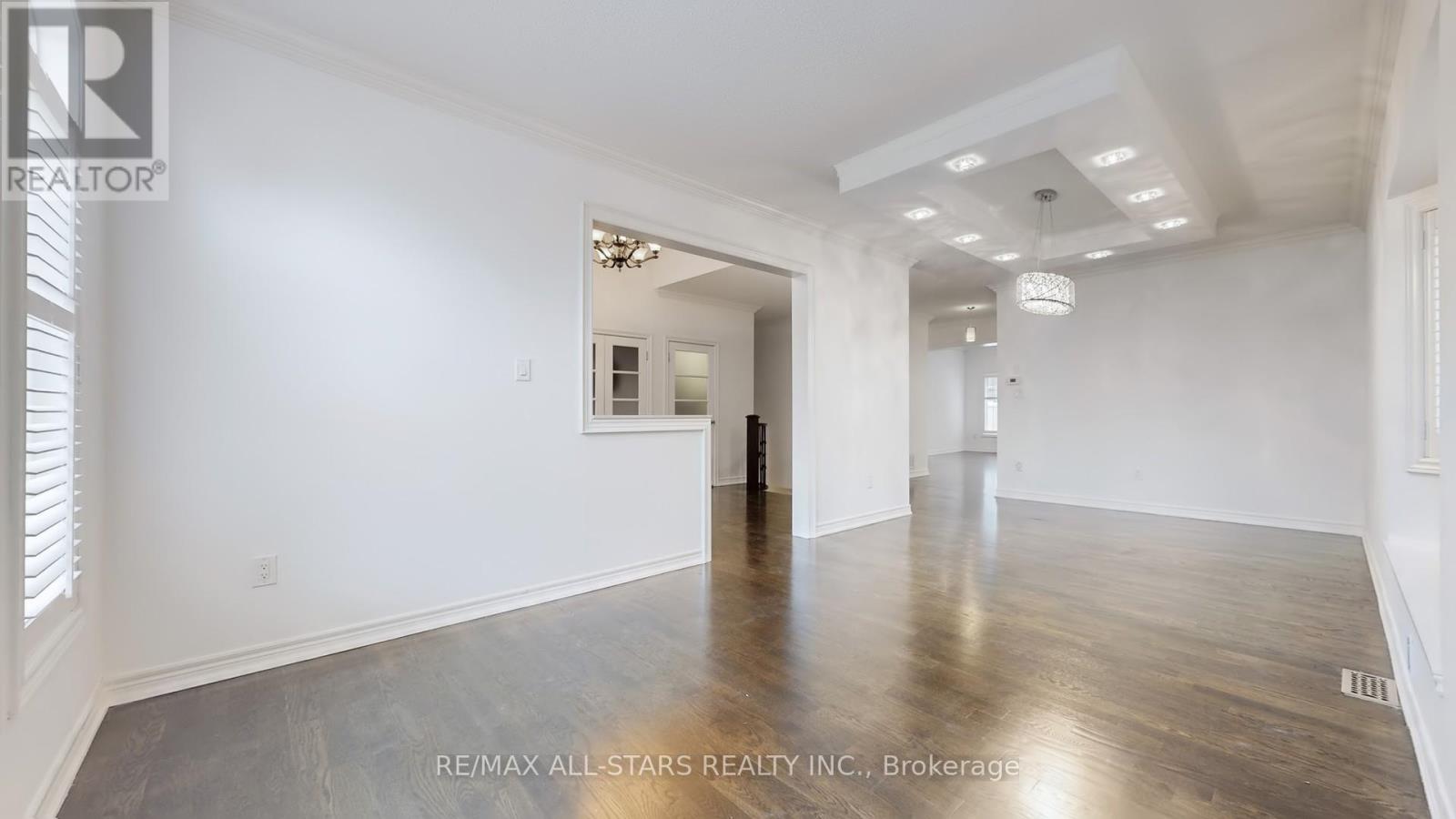 2400 Tesla Crescent, Oakville, Ontario  L6H 7T6 - Photo 16 - W12480334
