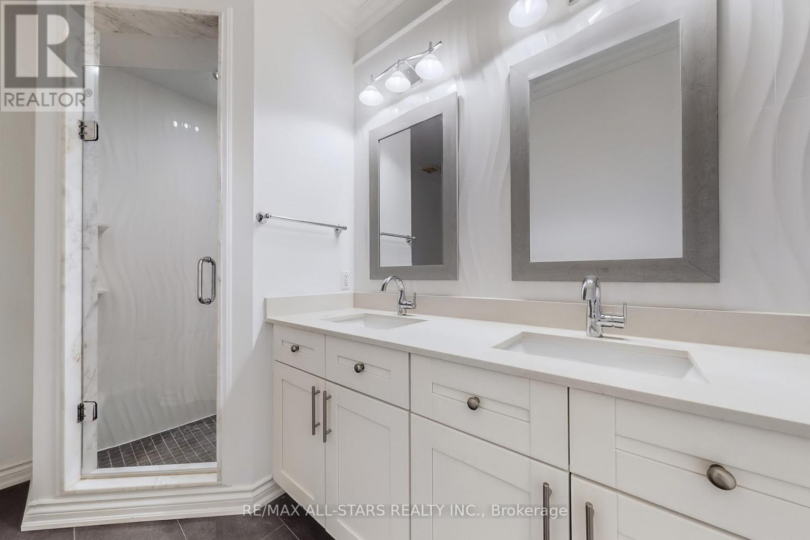 2400 Tesla Crescent, Oakville, Ontario  L6H 7T6 - Photo 23 - W12480334