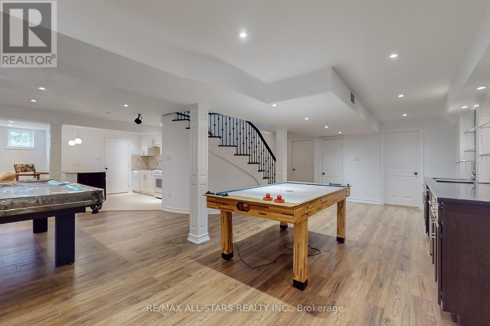 2400 Tesla Crescent, Oakville, Ontario  L6H 7T6 - Photo 31 - W12480334