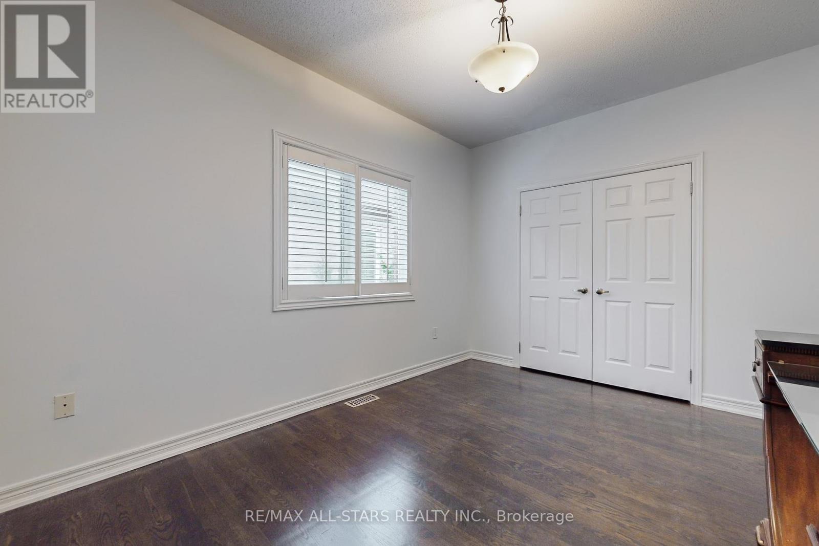 2400 Tesla Crescent, Oakville, Ontario  L6H 7T6 - Photo 24 - W12480334