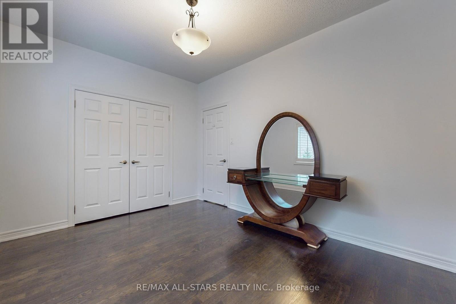 2400 Tesla Crescent, Oakville, Ontario  L6H 7T6 - Photo 25 - W12480334