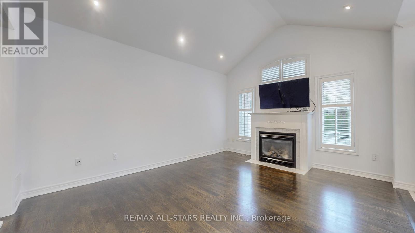 2400 Tesla Crescent, Oakville, Ontario  L6H 7T6 - Photo 17 - W12480334