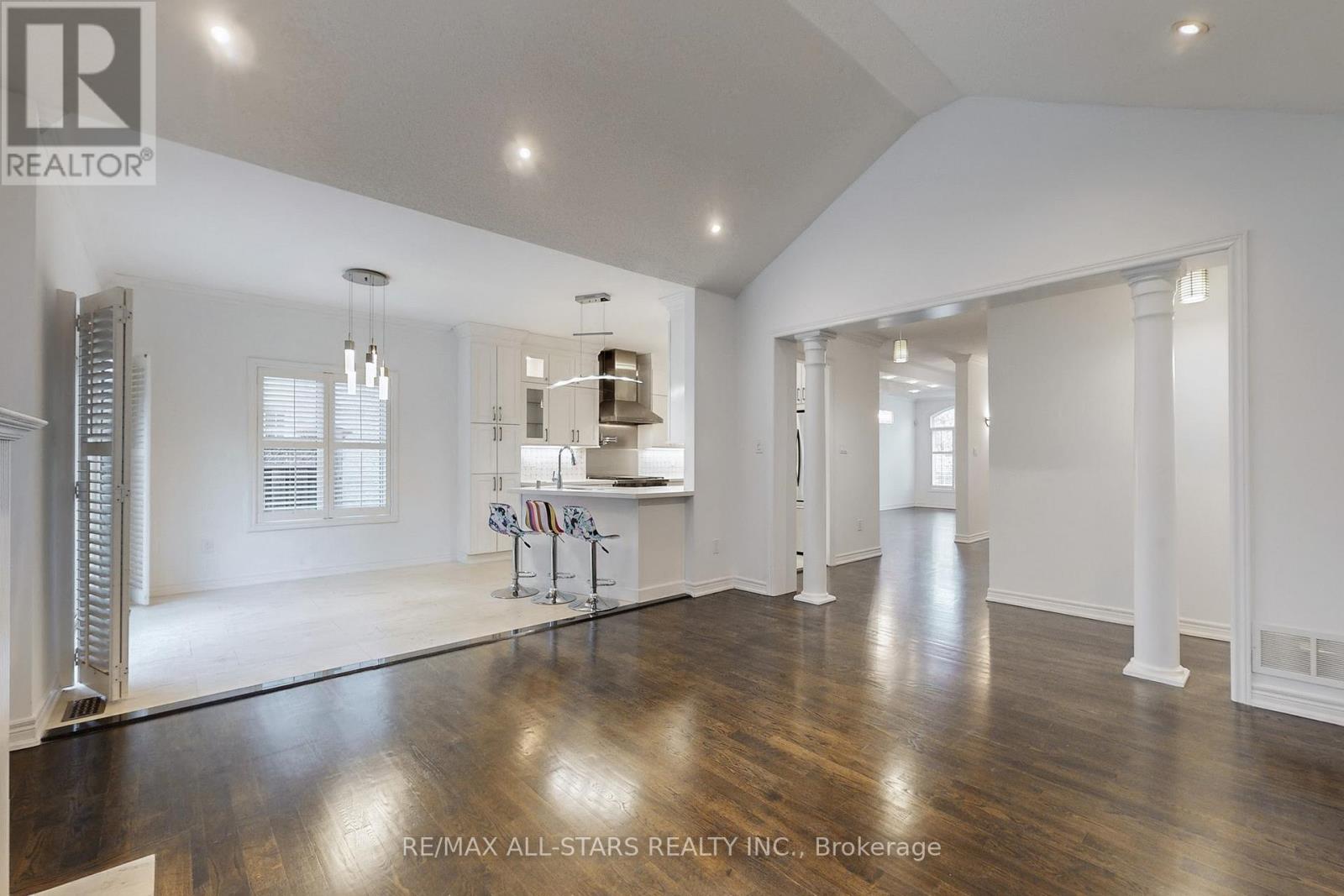 2400 Tesla Crescent, Oakville, Ontario  L6H 7T6 - Photo 6 - W12480334