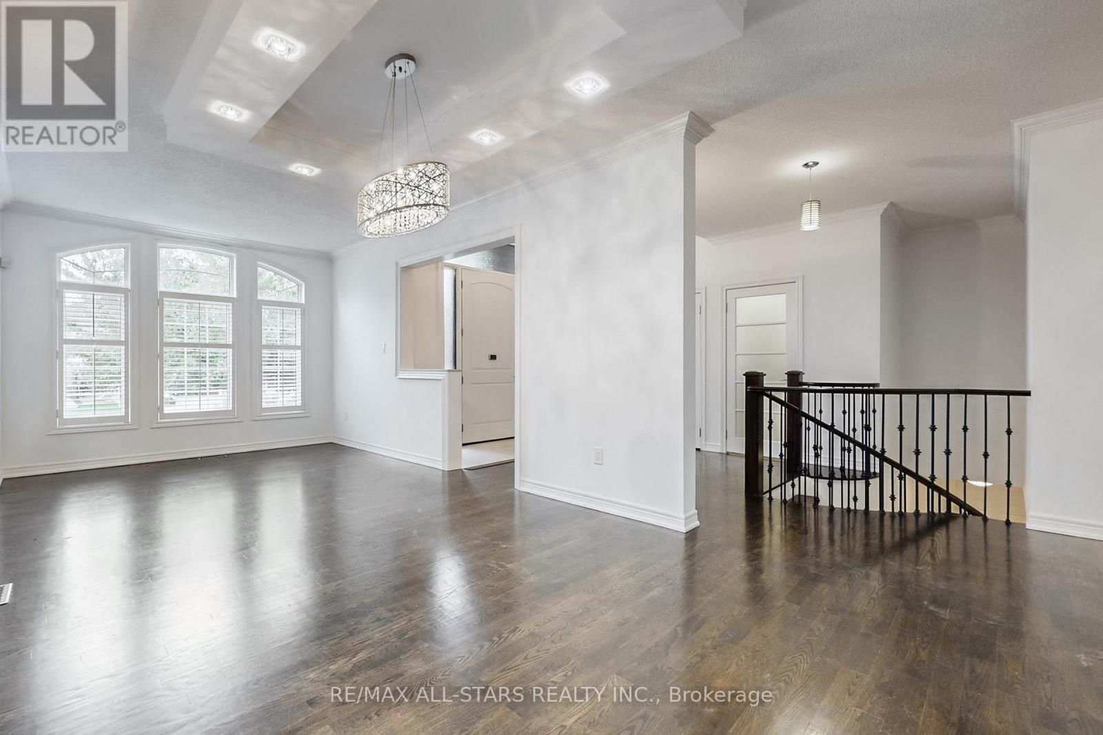 2400 Tesla Crescent, Oakville, Ontario  L6H 7T6 - Photo 9 - W12480334