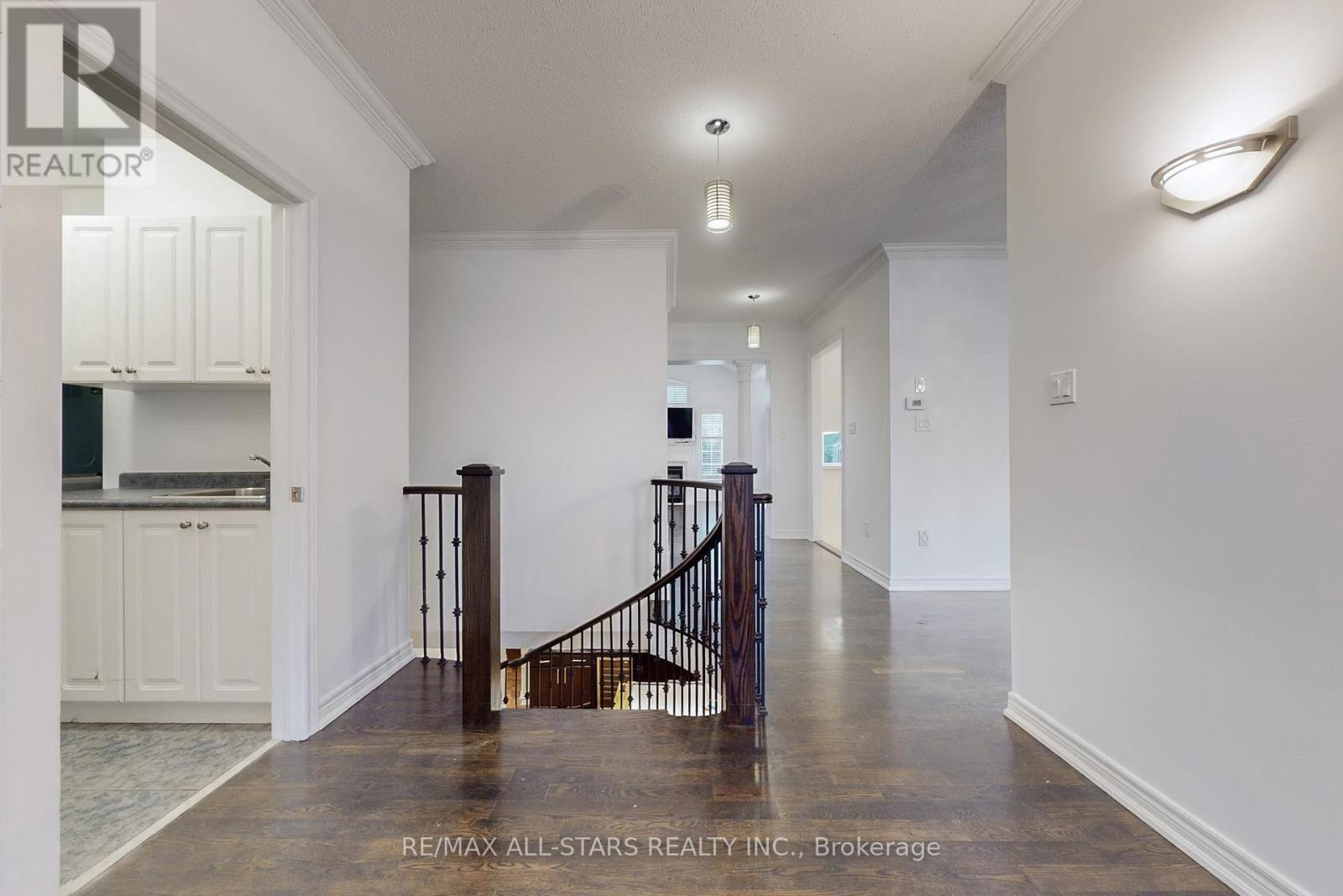 2400 Tesla Crescent, Oakville, Ontario  L6H 7T6 - Photo 27 - W12480334