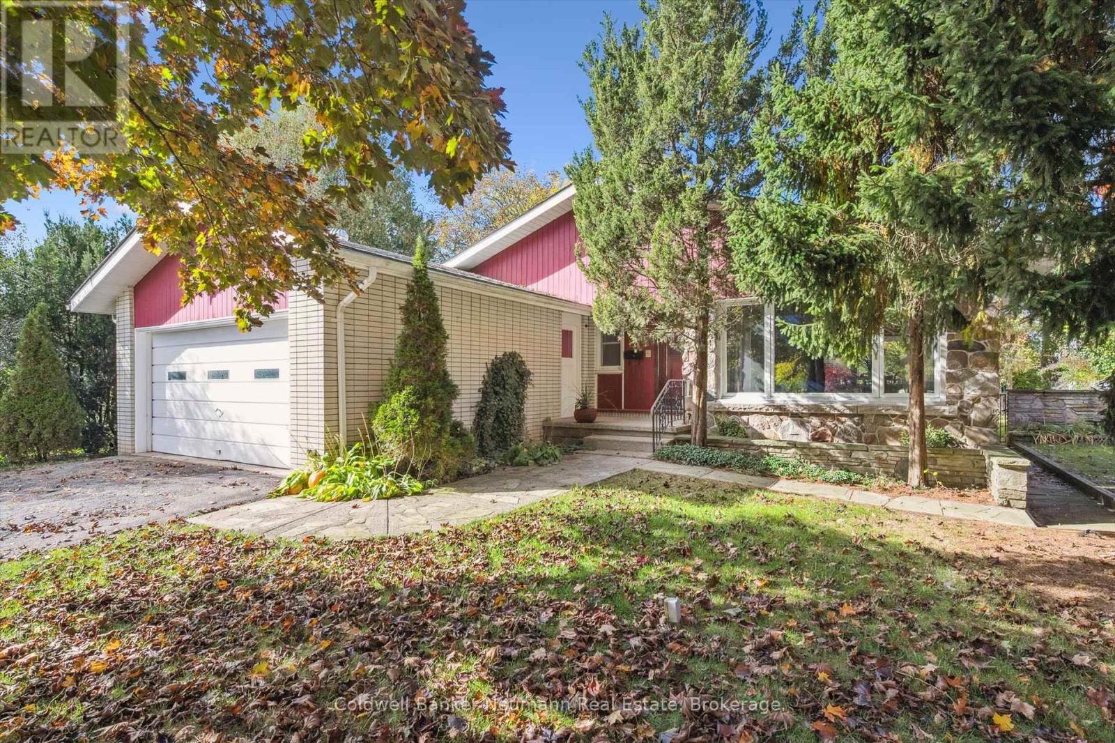 25 Oak Street, Guelph, Ontario  N1G 2N1 - Photo 2 - X12480676
