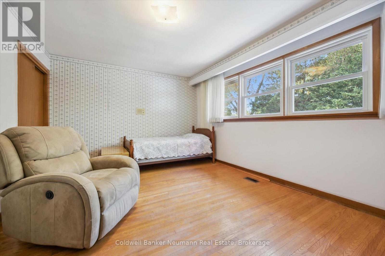 25 Oak Street, Guelph, Ontario  N1G 2N1 - Photo 24 - X12480676
