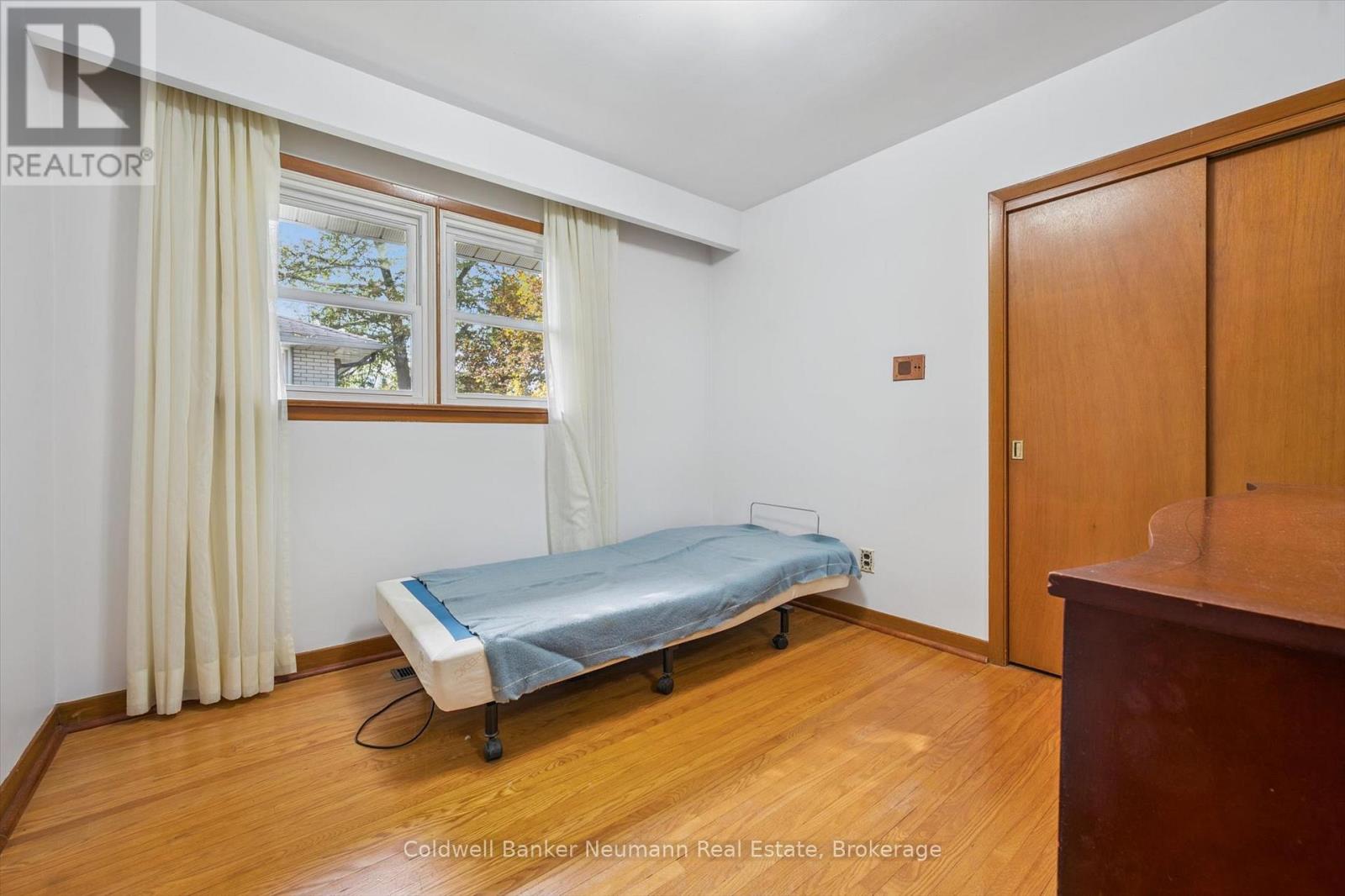 25 Oak Street, Guelph, Ontario  N1G 2N1 - Photo 28 - X12480676