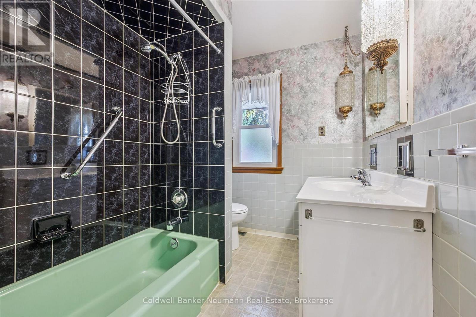 25 Oak Street, Guelph, Ontario  N1G 2N1 - Photo 31 - X12480676