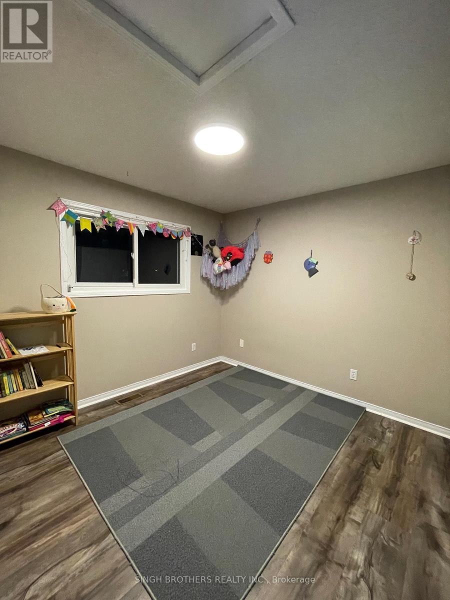 231 Inglis Court S, North Dumfries, Ontario  N0B 1E0 - Photo 11 - X12480504