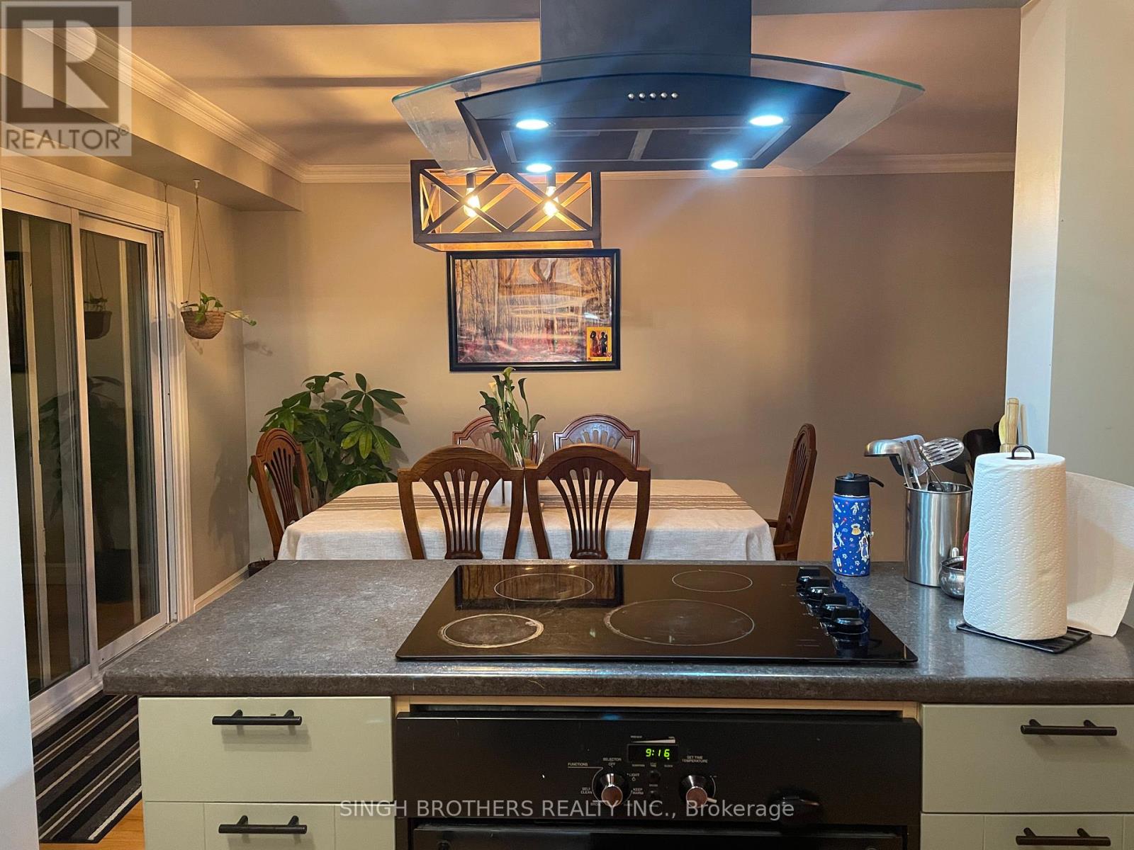 231 Inglis Court S, North Dumfries, Ontario  N0B 1E0 - Photo 4 - X12480504
